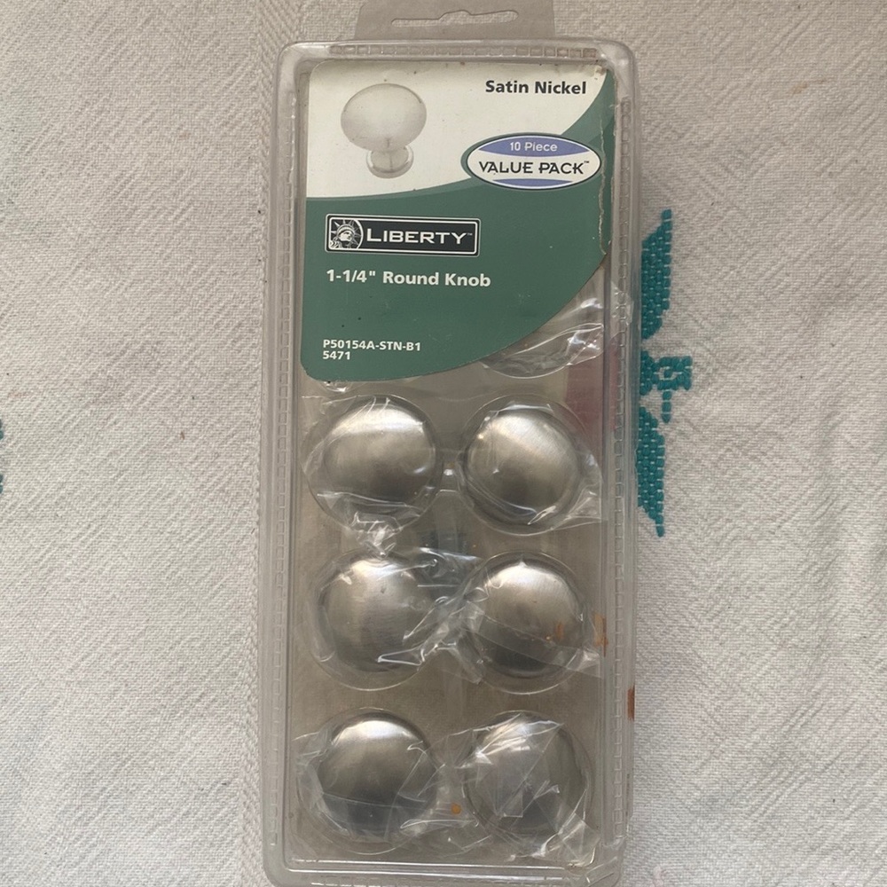 1.1/4” satin nickel round knob package of 10 NIB